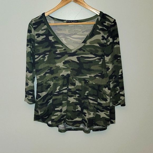 Kim & Cami Tops - Kim & Cami fleece camouflage size S shirt